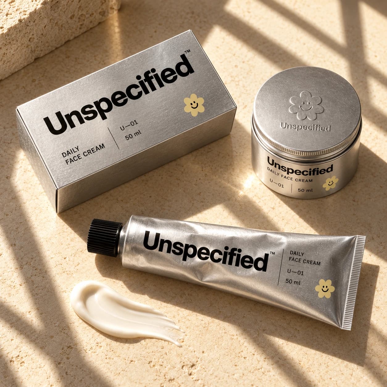 Packaging de soins Unspecified photographié dans une lumière de soleil